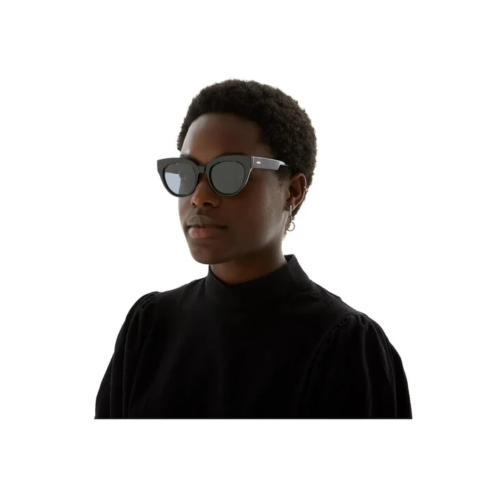Komono – Lucile in Black