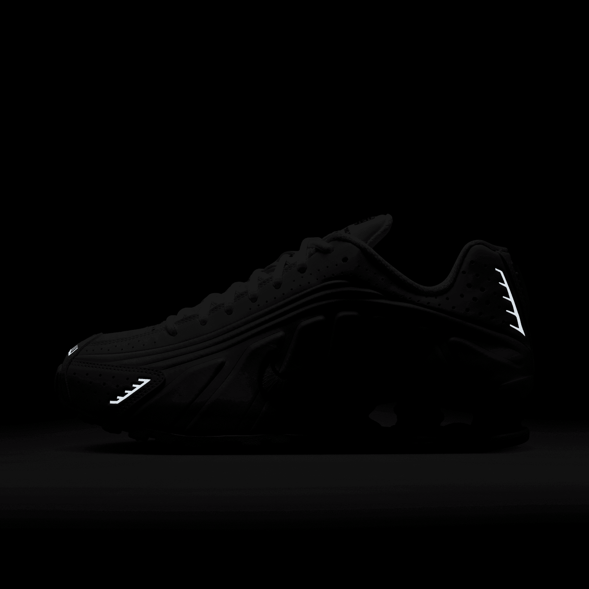 Women's Nike Shox R4 "Phantom Picante Red"