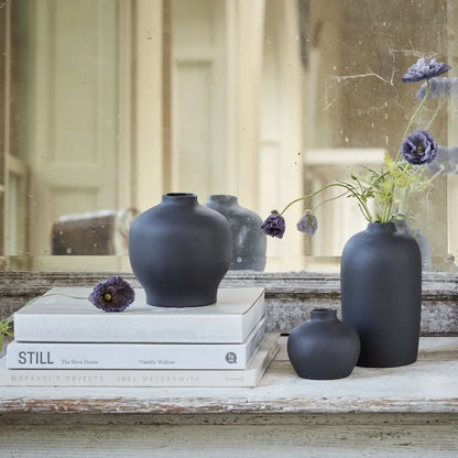 Floral Society – Ceramic Blossom Vase in Smoke